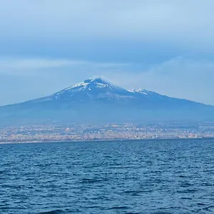 Umberto Street Aeroporto di Catania Fontana Rossa